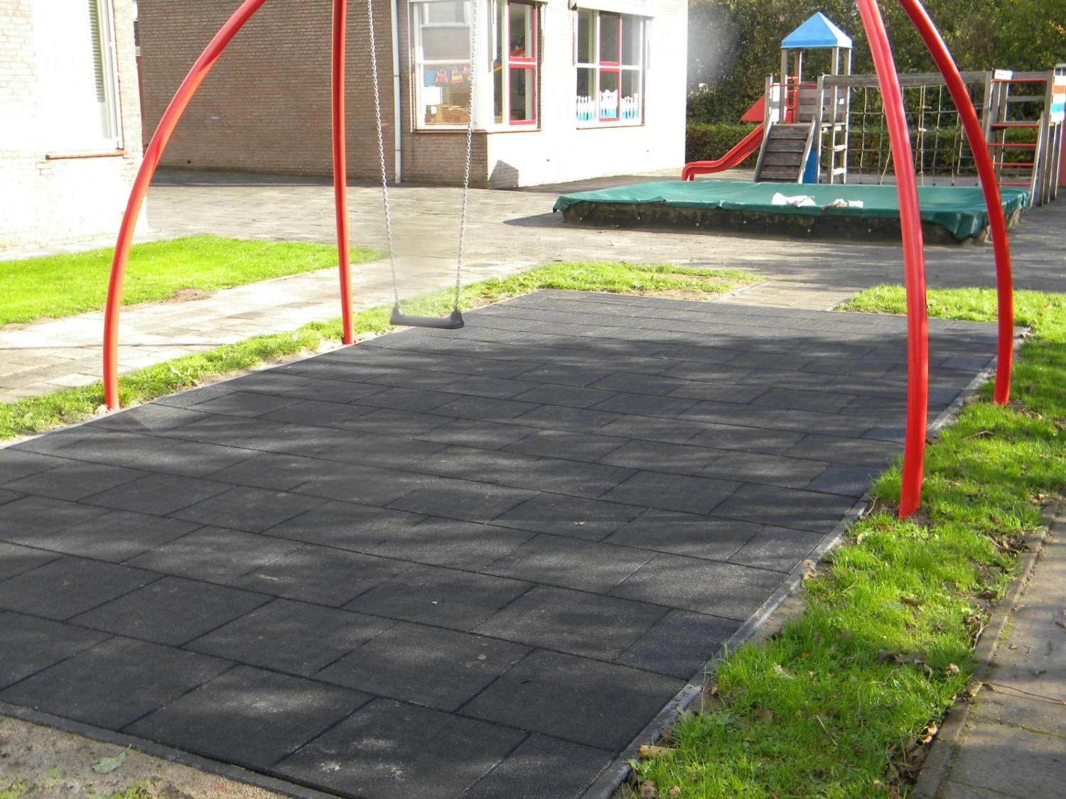 Safe & Soft Rubber Speelplaatstegels 100 X 100 Cm. 4 Safe & Soft Rubber Speelplaatstegels 100 X 100 Cm. - Afbeelding 4