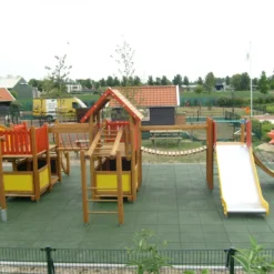 Safe & Soft Rubber Speelplaatstegels 100 X 100 Cm. 6 Safe & Soft Rubber Speelplaatstegels 100 X 100 Cm. -Goedkope Tuin Spellen Winkel safe soft rubber speelplatstegel 3