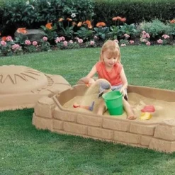 Step2 Bordes Kunststof Zandbak Met Deksel -Goedkope Tuin Spellen Winkel zandbak step2 bordes zandbak 1 1